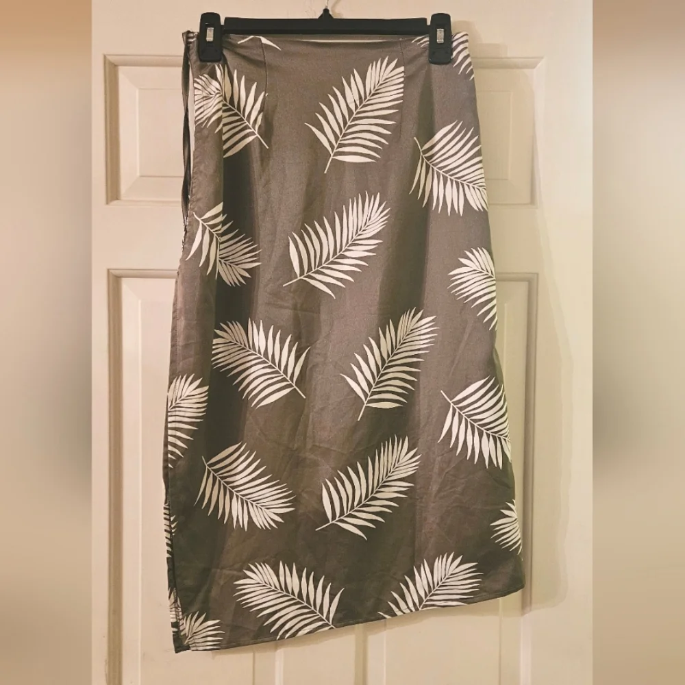 Forever 21 Skirt Sz S Olive Green White Tropical Midi Pencil Skirt Wrap Style